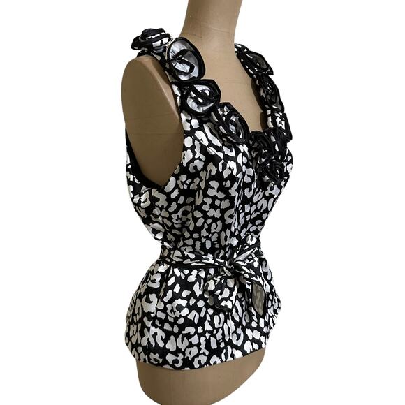 Jackie Jon size 10 Blouse Black & White Satin Rosette Neckline Sleeveless Belted - Picture 5 of 6